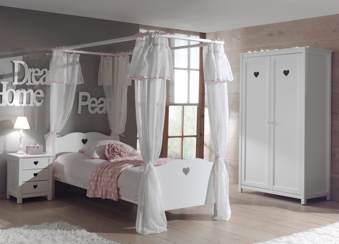 chambre complète pour enfant avec lit baldaquin