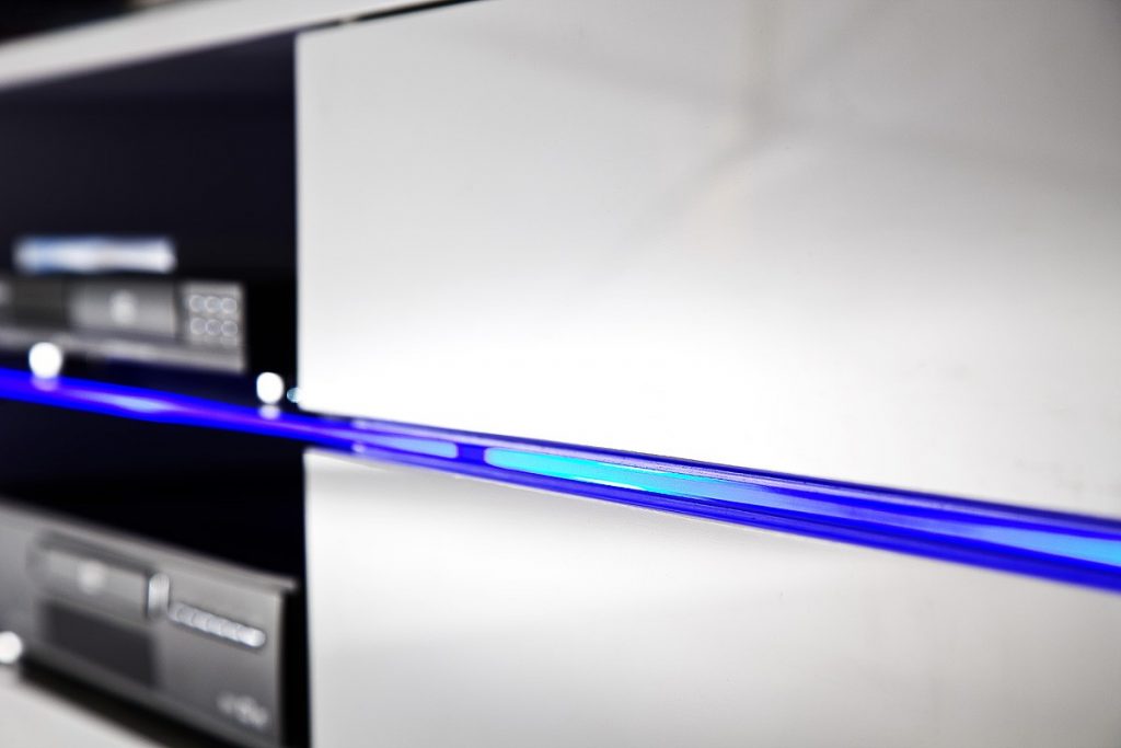Meuble TV blanc design lumineux bleu