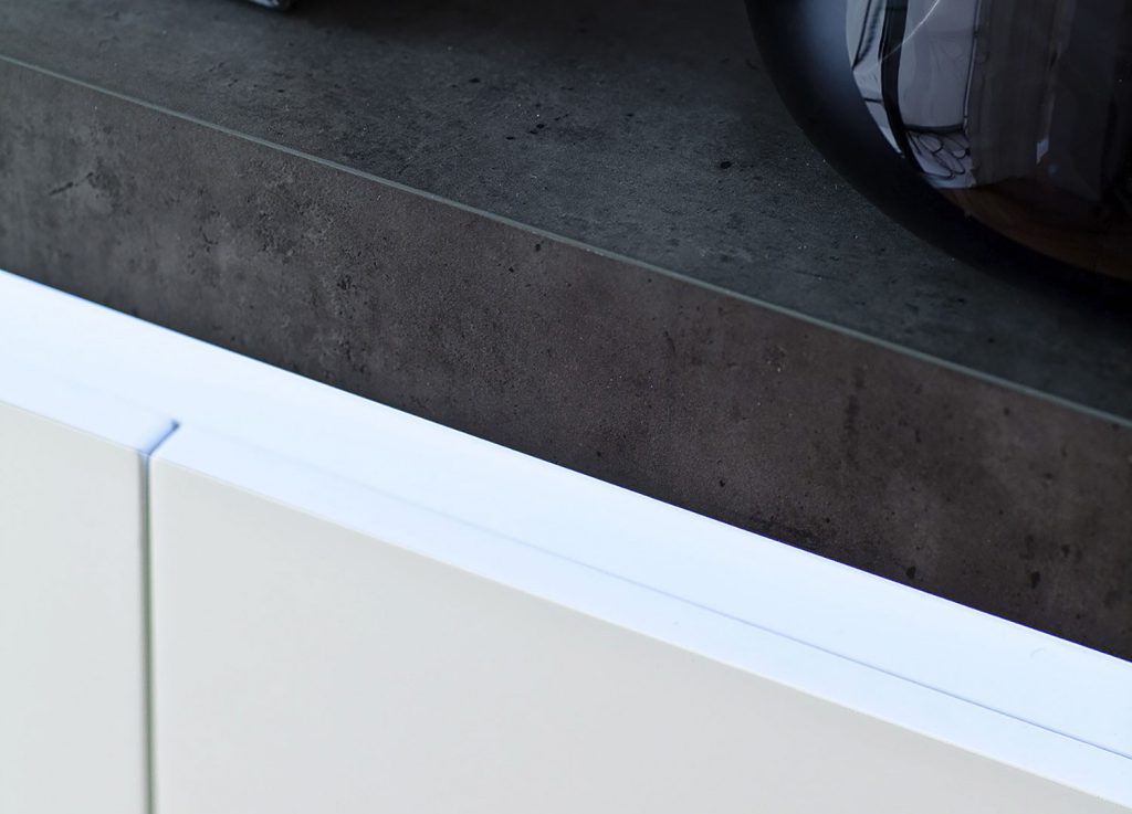 Buffet gris béton et blanc laqué à LED