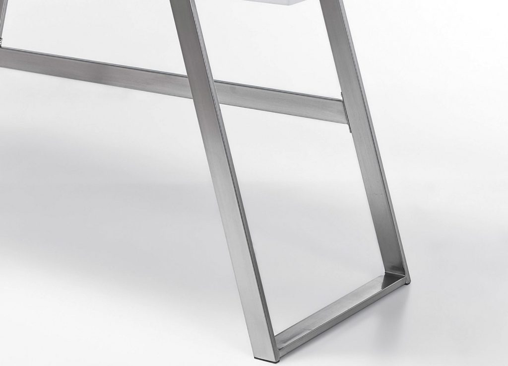 Table d'ordinateur portable blanche