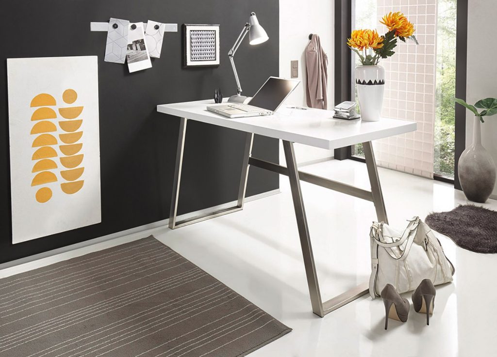 Table d'ordinateur portable blanche