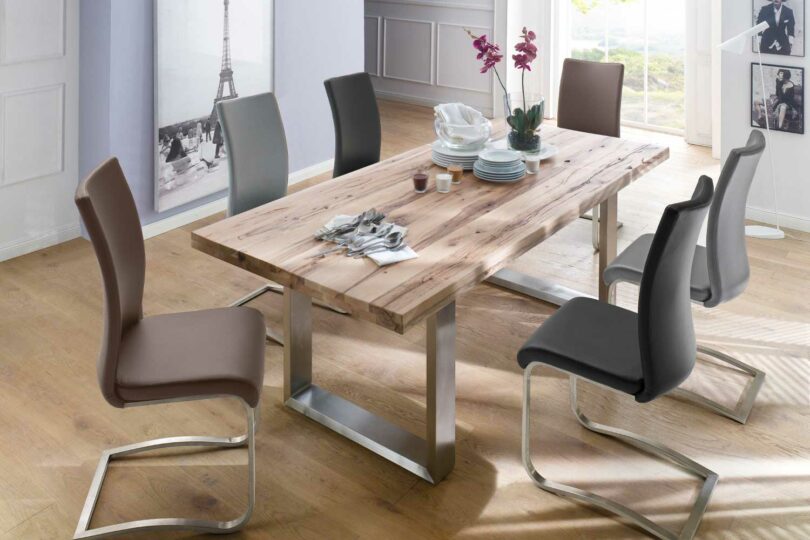 Table de repas en bois naturel