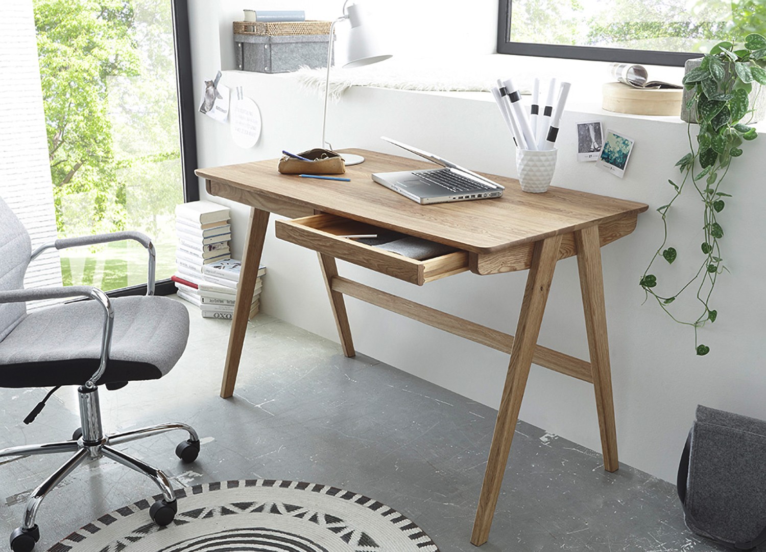 Petit bureau avec 1 tiroir d'inspiration scandinave en bois massif