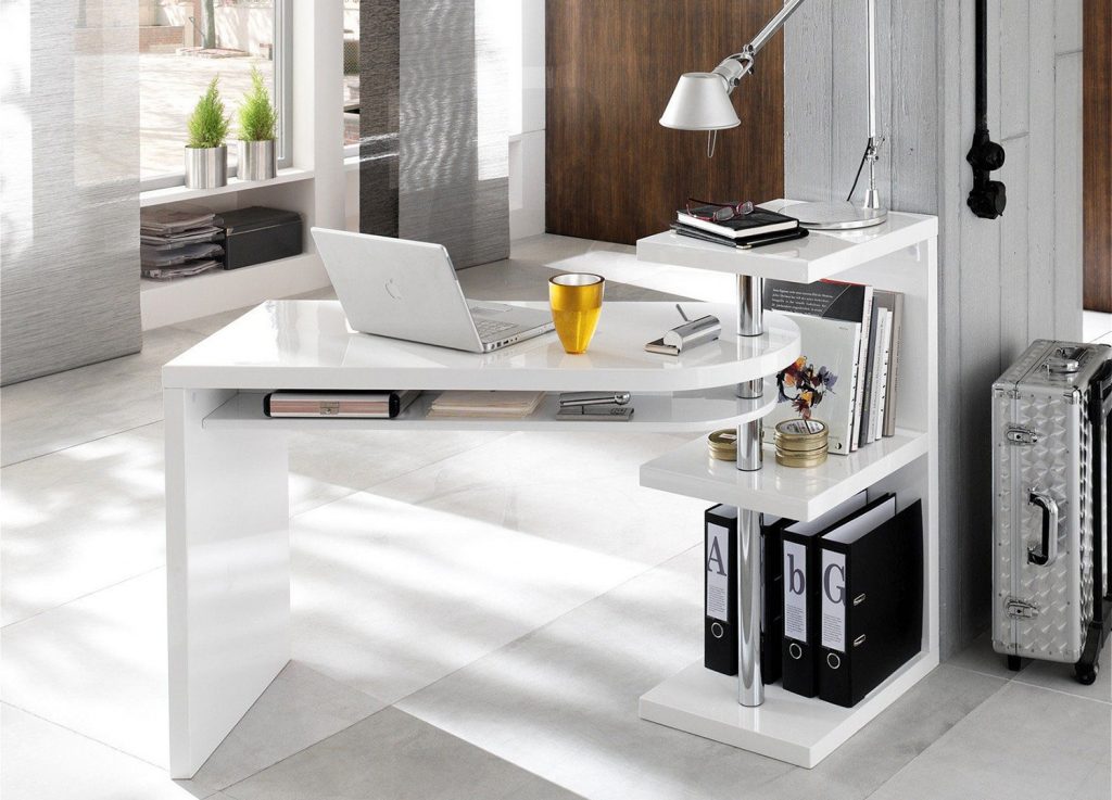 Bureau blanc laqué avec table pivotante