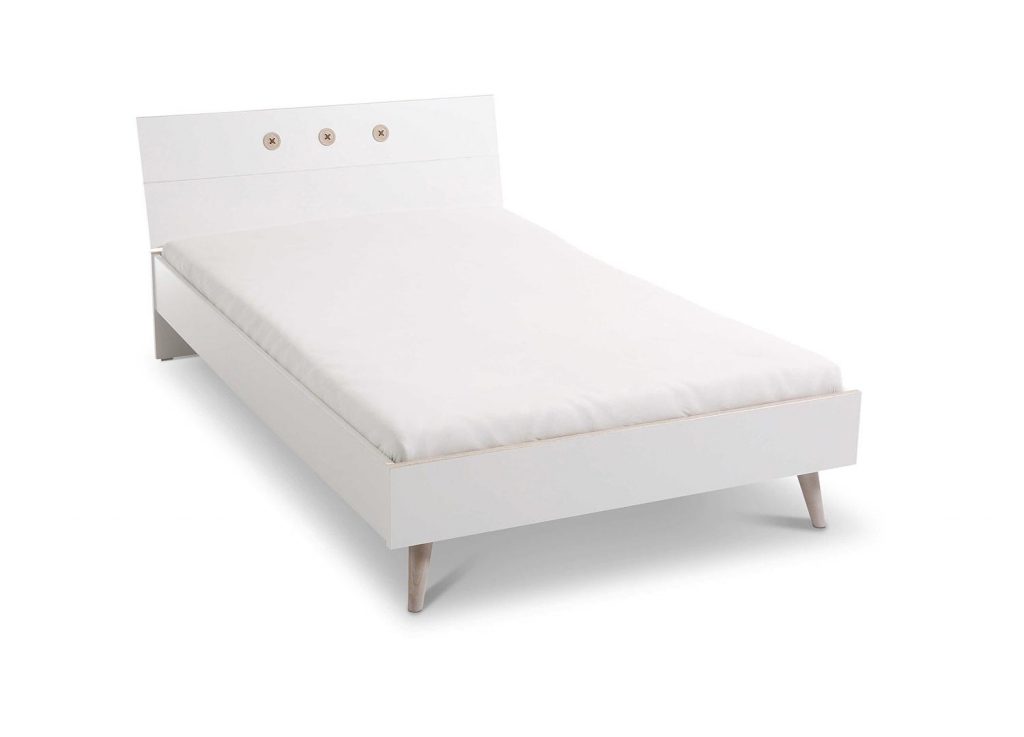 Lit enfant blanc et bois avec déco chic