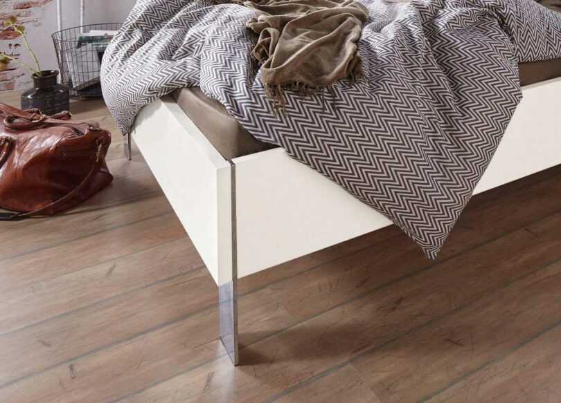 piétement du lit pour adulte moderne blanc
