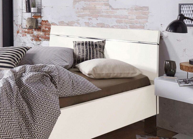 tête du lit moderne blanc avec pied chromé