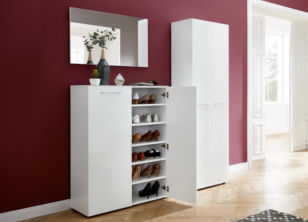 Range chaussures,armoirependerieetmiroirblanc