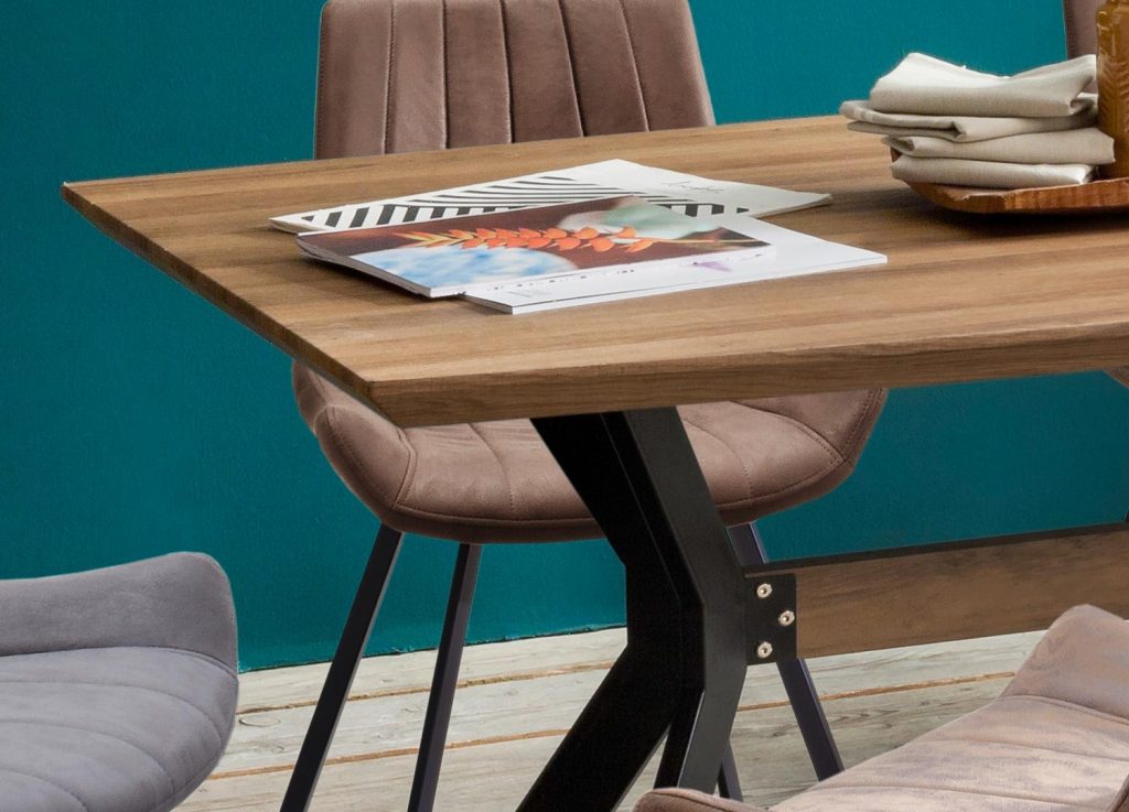 Table de repas en bois rectangulaire