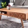 Table basse design en bois avec effet marqueterie