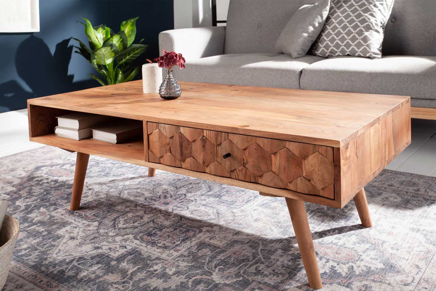 Table basse design en bois avec effet marqueterie