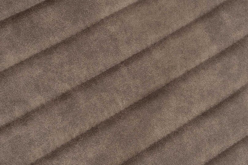 Zoom sur la couleur taupe de la microfibre du banc de salle à manger