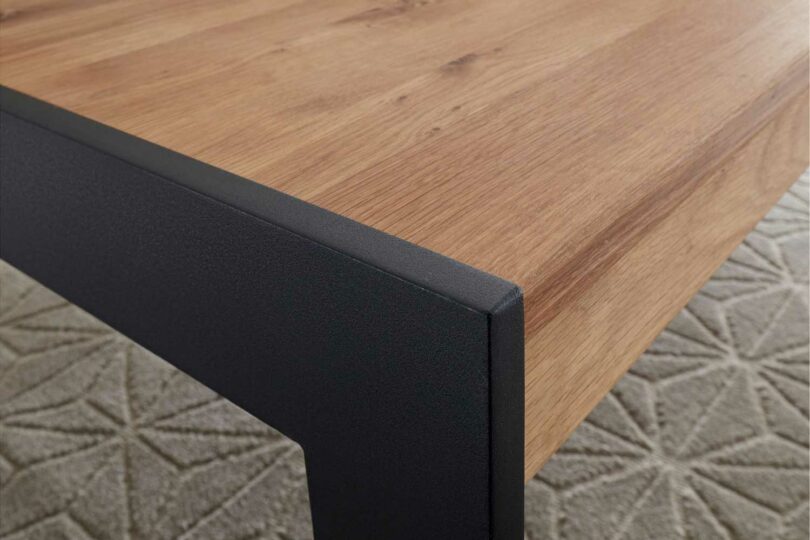 Zoom métal noir de la table basse