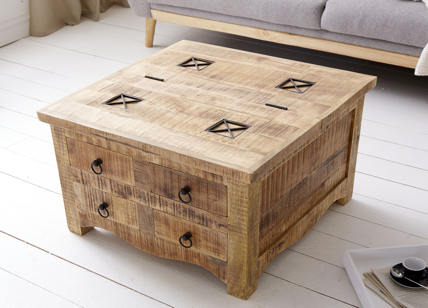 Table de salon carrée bois massif / Pieds acier