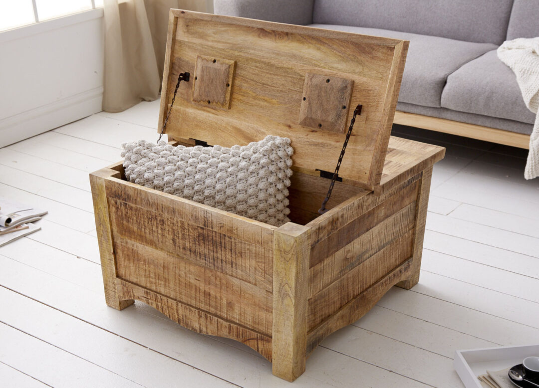 WEECO Coffre En Bois Massif Militaire Rustique - Rangement Décoration Avec Roulettes, Table Basse 80x45x47 Cm