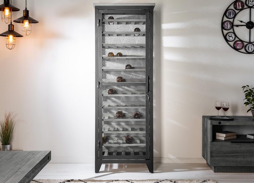 Armoire à vin en bois de pin grisé industrielle