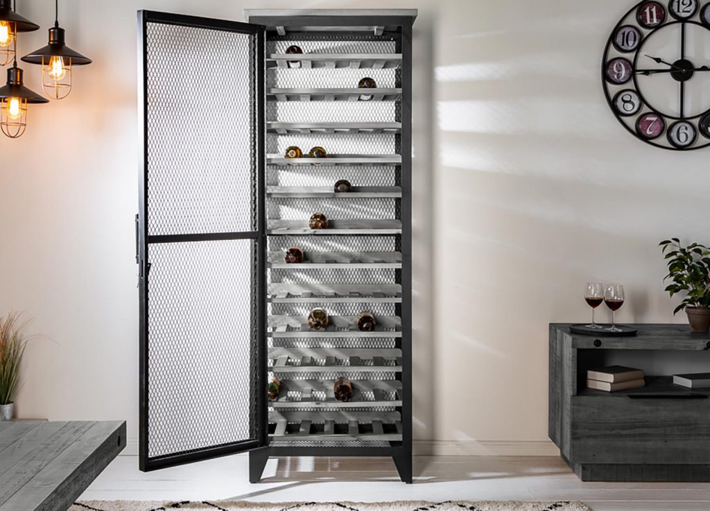 Armoire à vin en bois de pin grisé industrielle