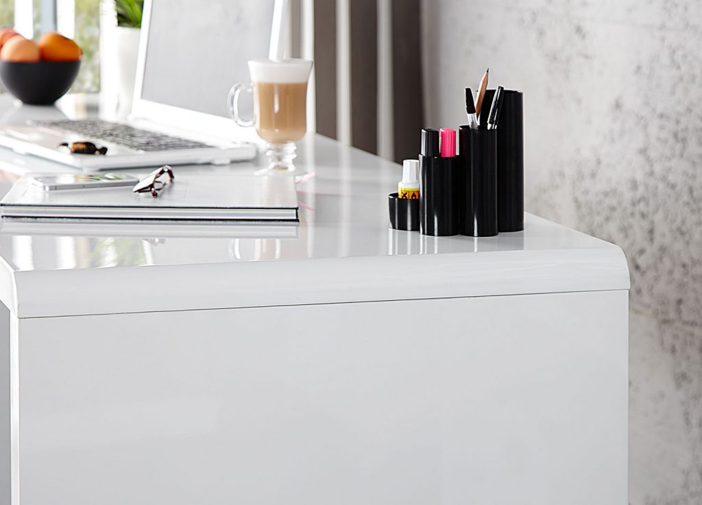 Bureau sobre blanc laqué brillant