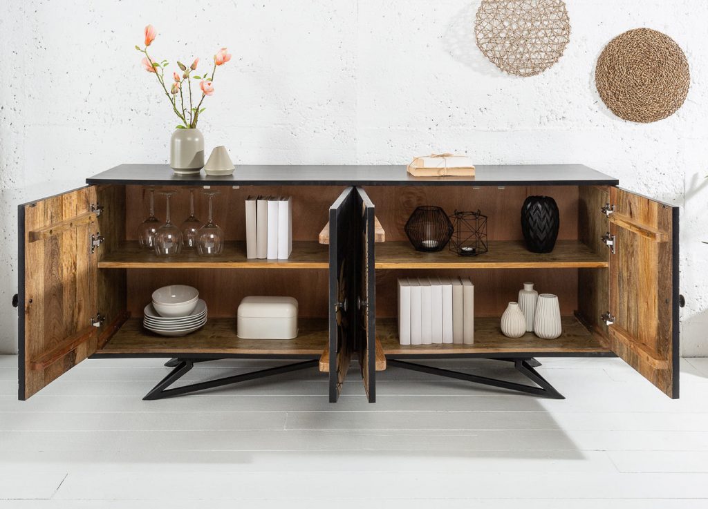 Buffet bois massif avec ornement design