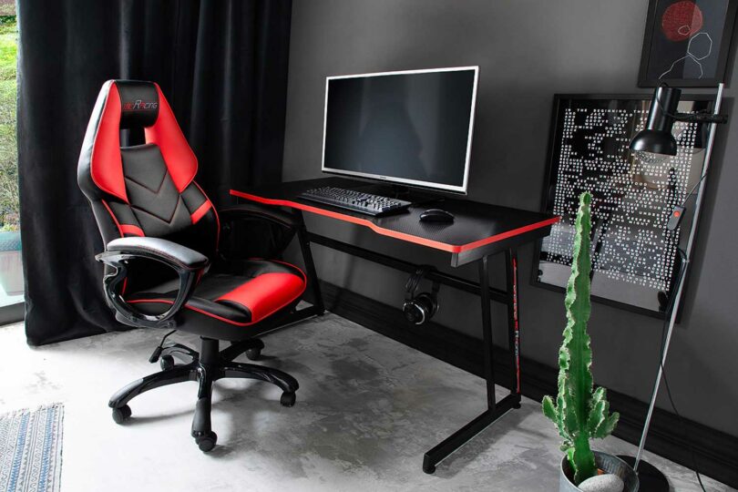 Chaise gaming noir et rouge en simili cuir