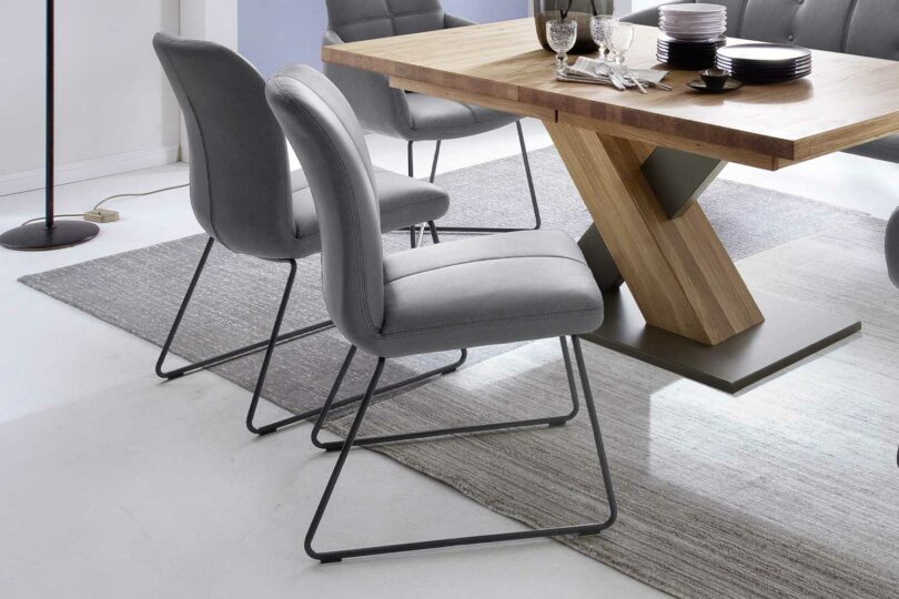 Chaise de séjour en simili cuir gris moderne