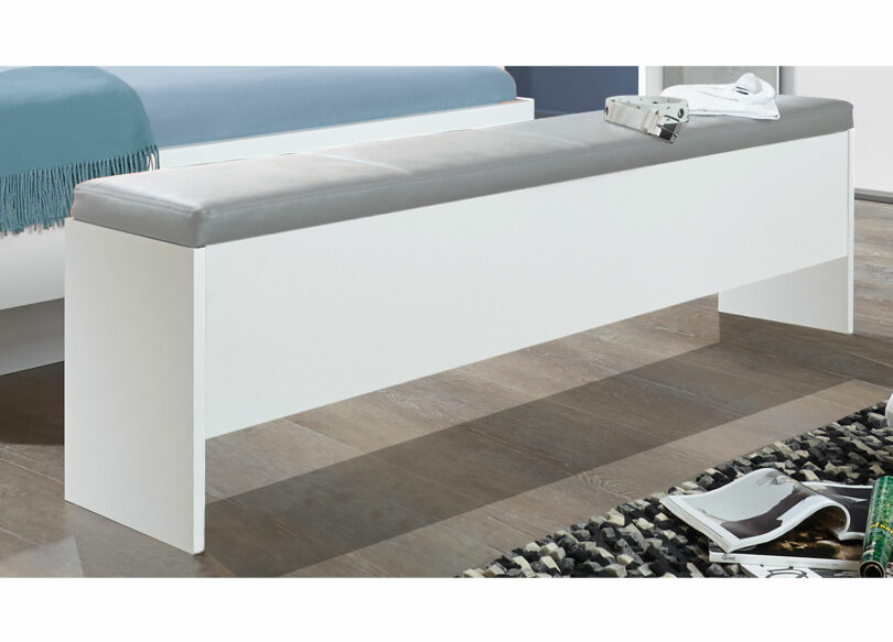 Coffre de pied de lit gris et blanc