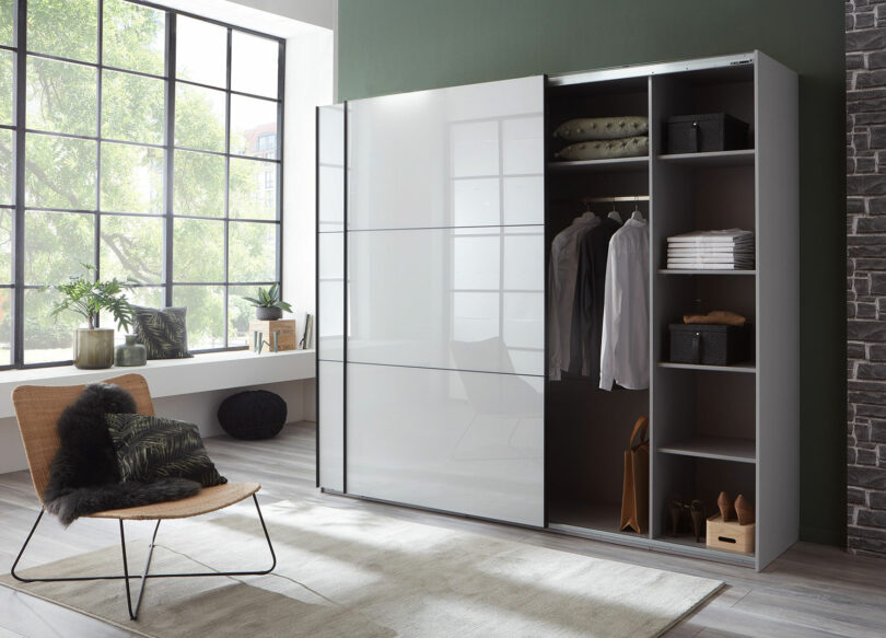 Grande armoire dressing verre gris clair  portes coulissantes