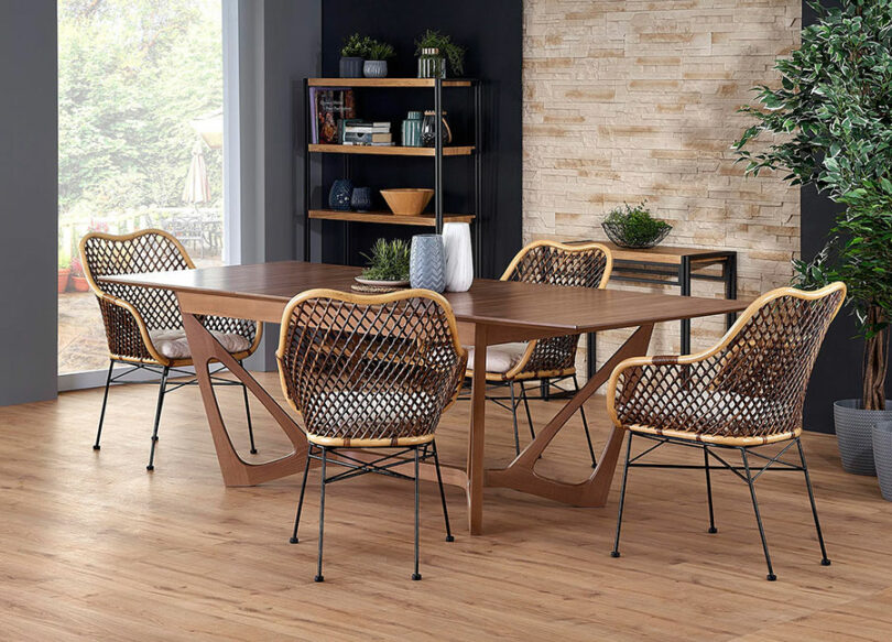 Table de salle à manger en bois plaqué noyer
