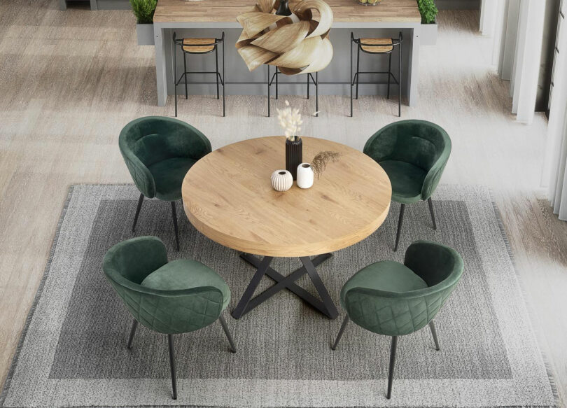 Séjour avec table de repas en bois