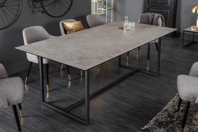 Table de séjour en céramique foncée