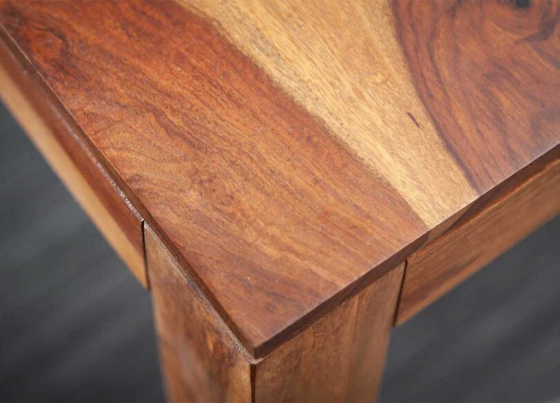 Coin de la table en bois de sesham