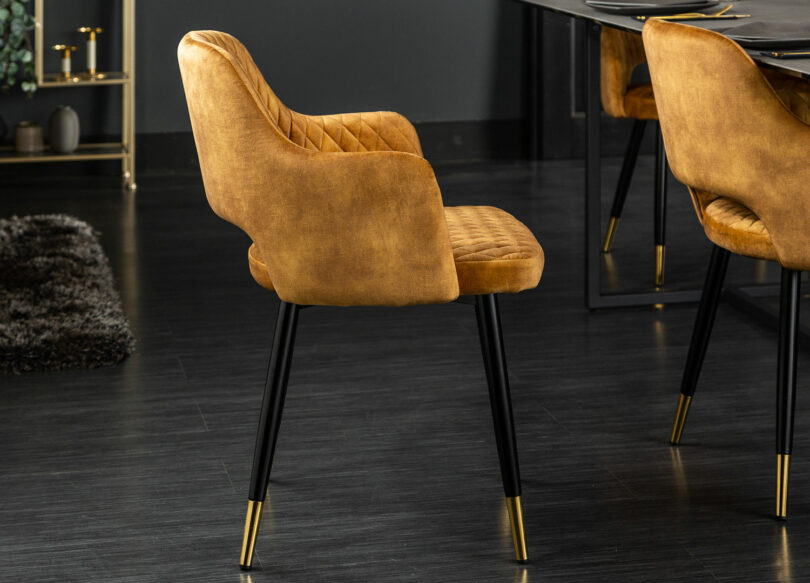 chaise velours et pied métal noir