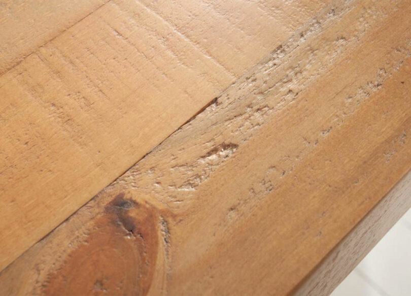 détail du plateau de table