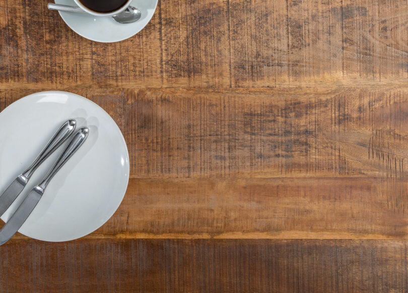qualité du plateau de la table de repas