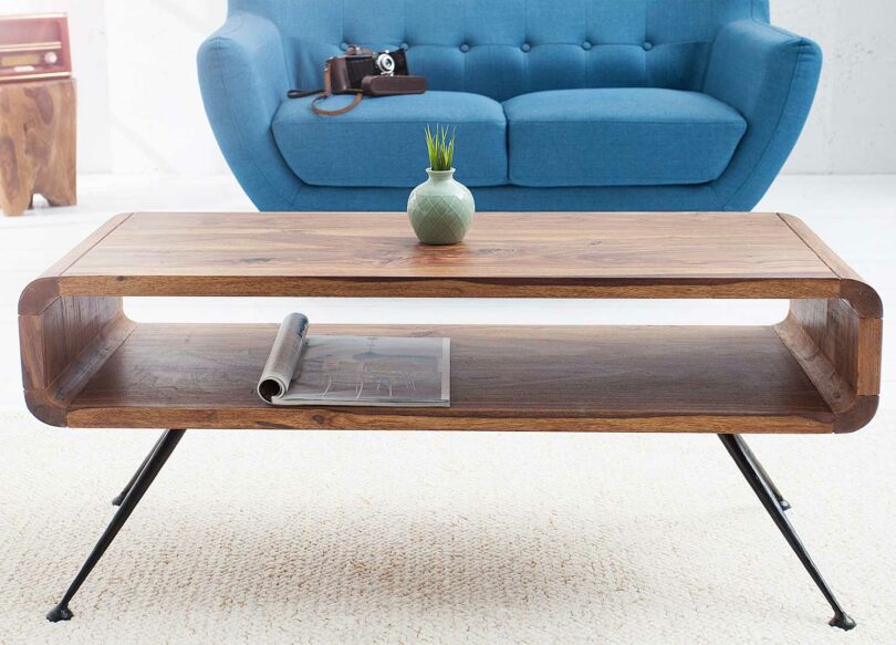 table basse moderne avec pieds inclinés noir