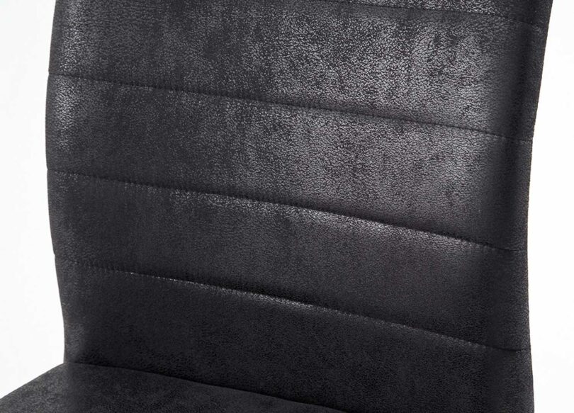 Dossier à coutures décoratives