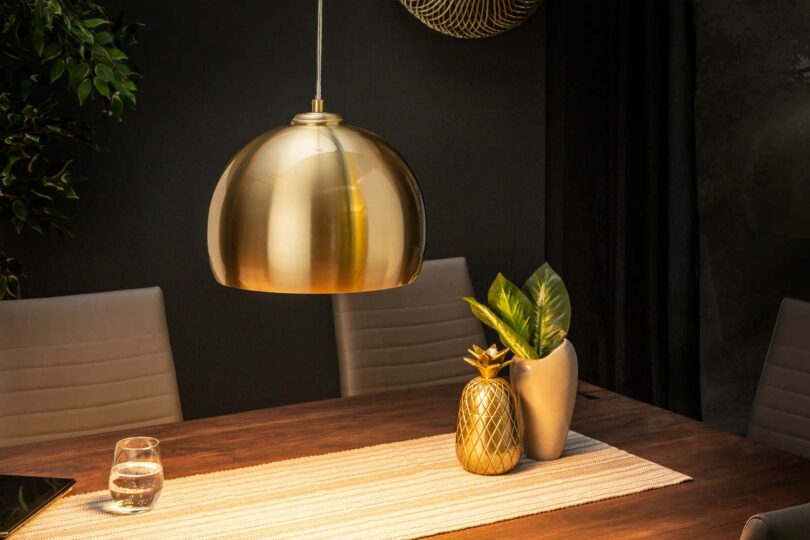 Lampe suspendue dorée