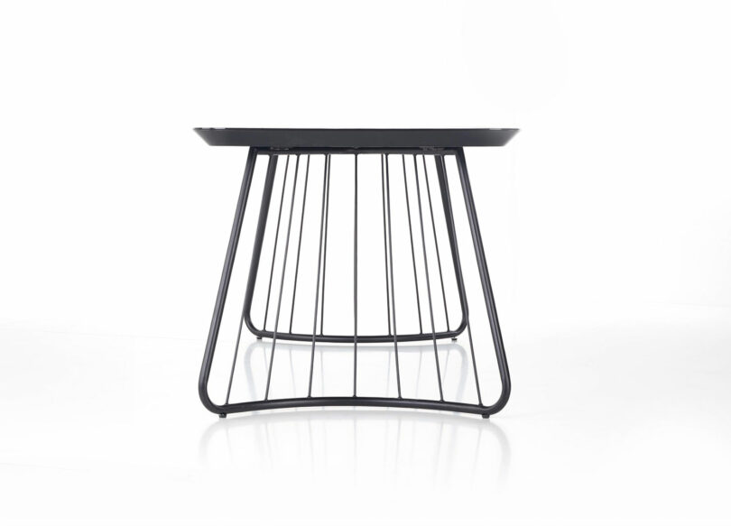 Pieds de table incurvé en métal noir