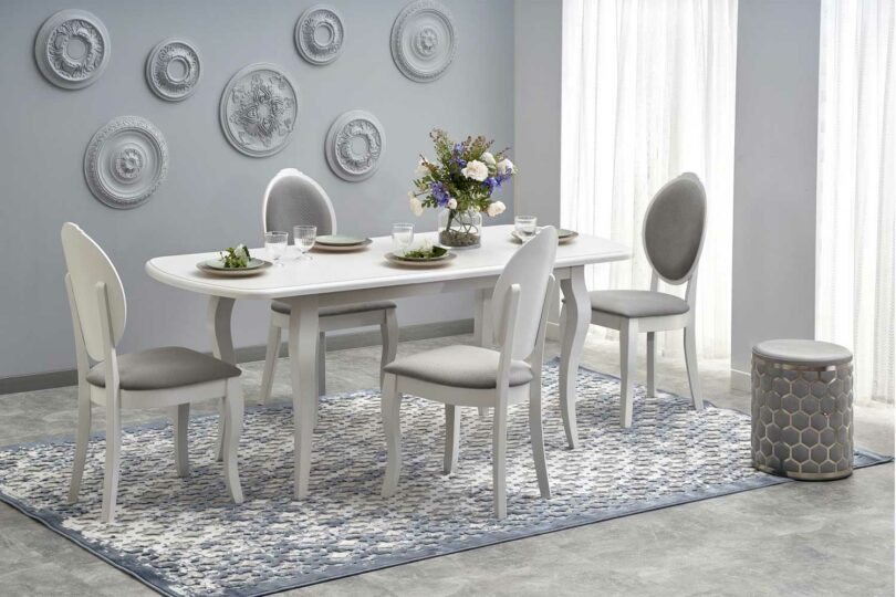 Table de salle à manger blanche au style baroque