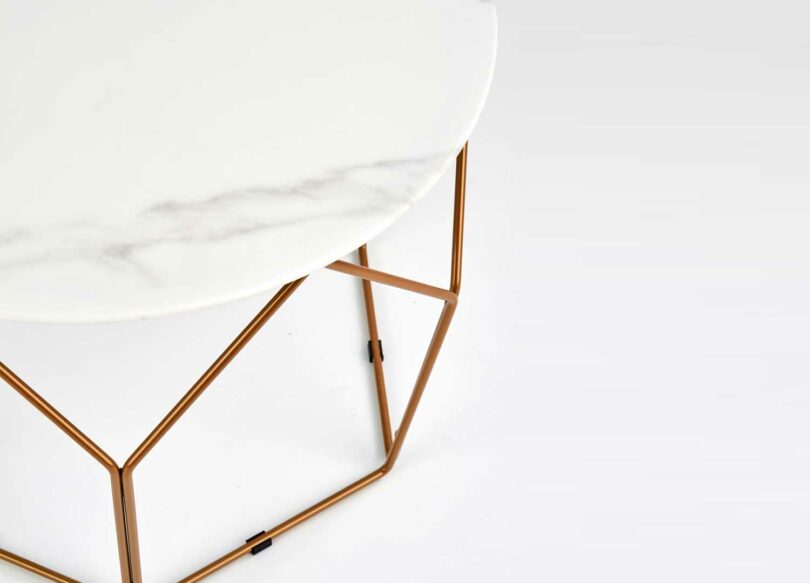 piétement de la table d'appoint moderne effet marbre