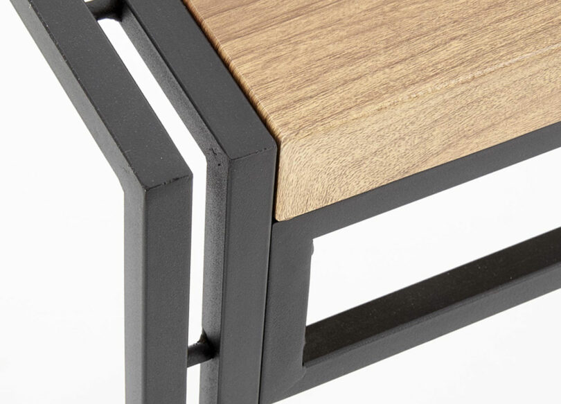 détail et finition table de repas style industriel