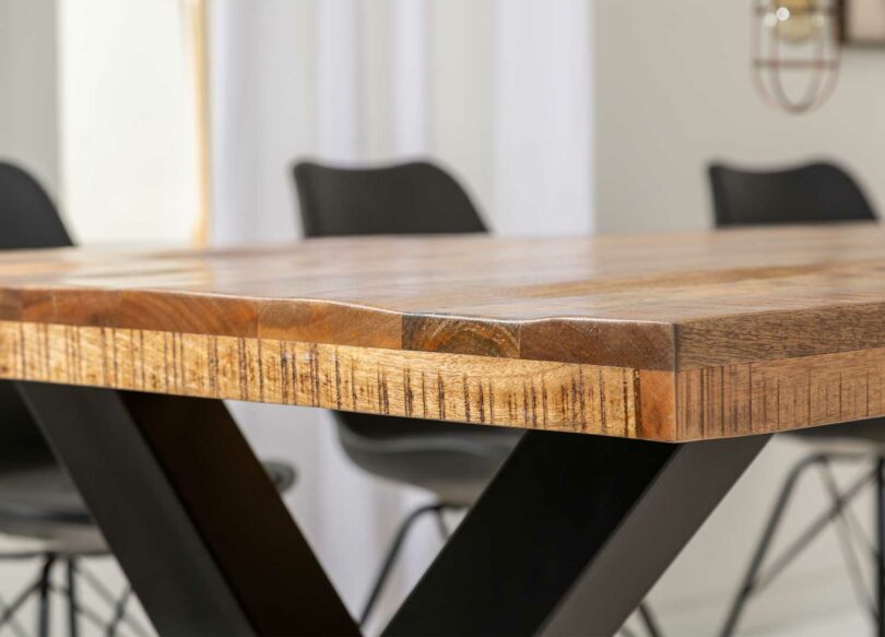 Aspect ondulé de la table à manger