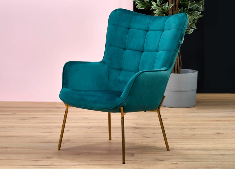 Fauteuil détente en velours et pieds dorés
