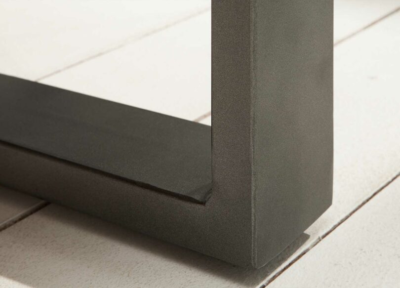 Piétement en gris anthracite du banc