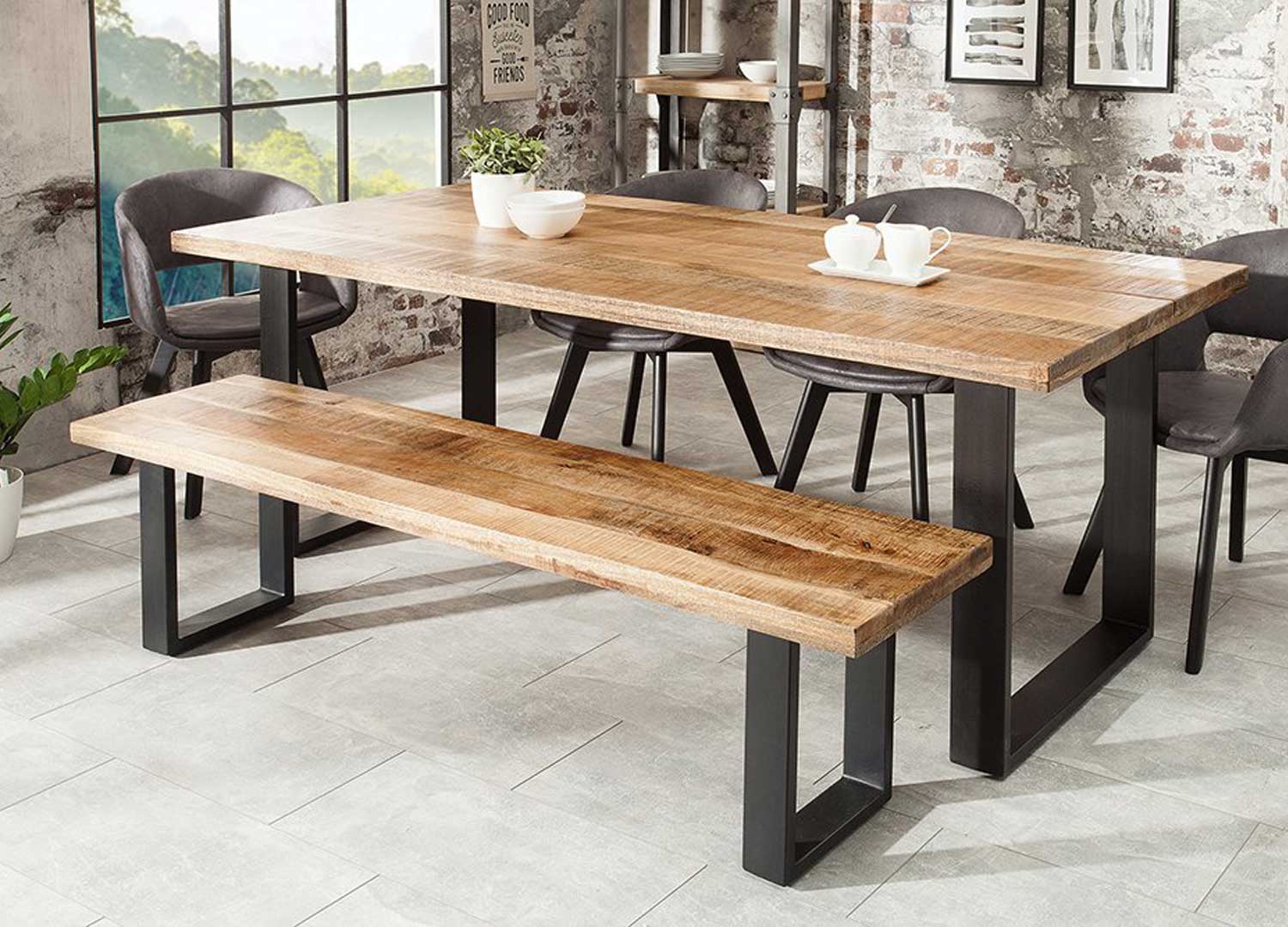 Table à manger en bois de forêt massif et pieds métal noir