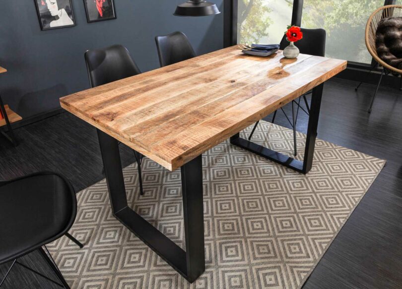 Table de salle à manger en bois massif