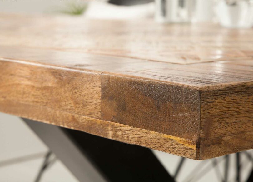 Coin de table en bois massif