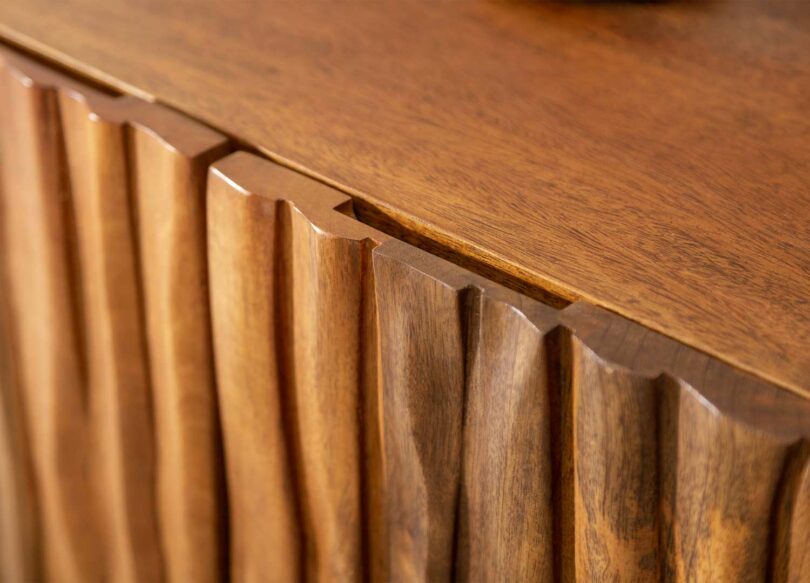 Façades du buffet en bois