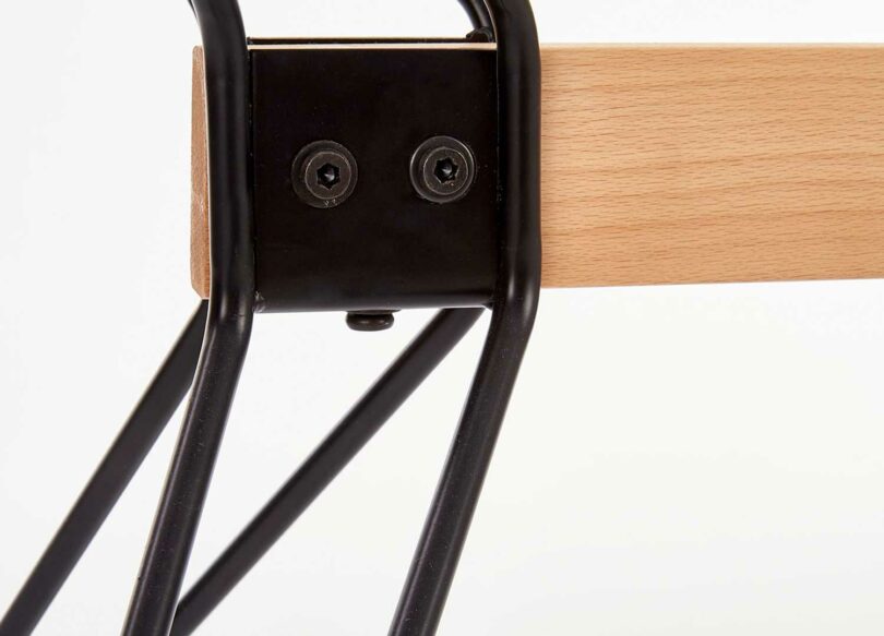 détail piétement de la table de repas