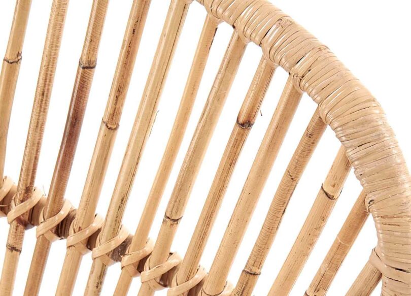 détail chaise en rotin naturel